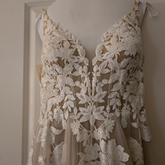 Allure Bridals Cream and White Wedding Dress - Picture 2 of 8